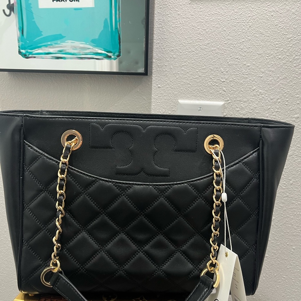 Tory Burch Fleming in Black Quilted Shoulder Bag with Gold Chain